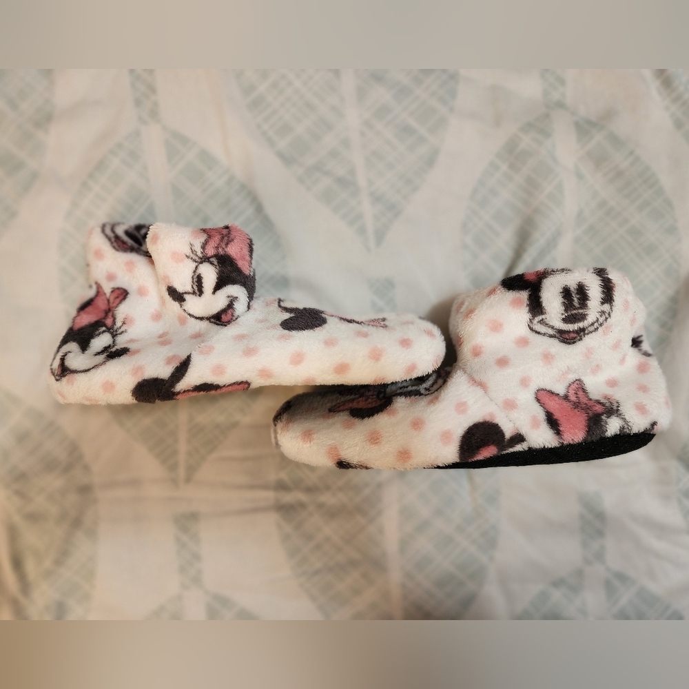Minnie Mouse Bootie Slippers (Size 7-8)